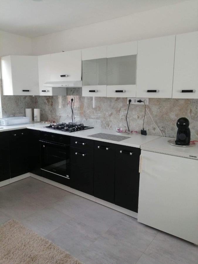 Horvath Apartman Apartment เคสเท ภายนอก รูปภาพ