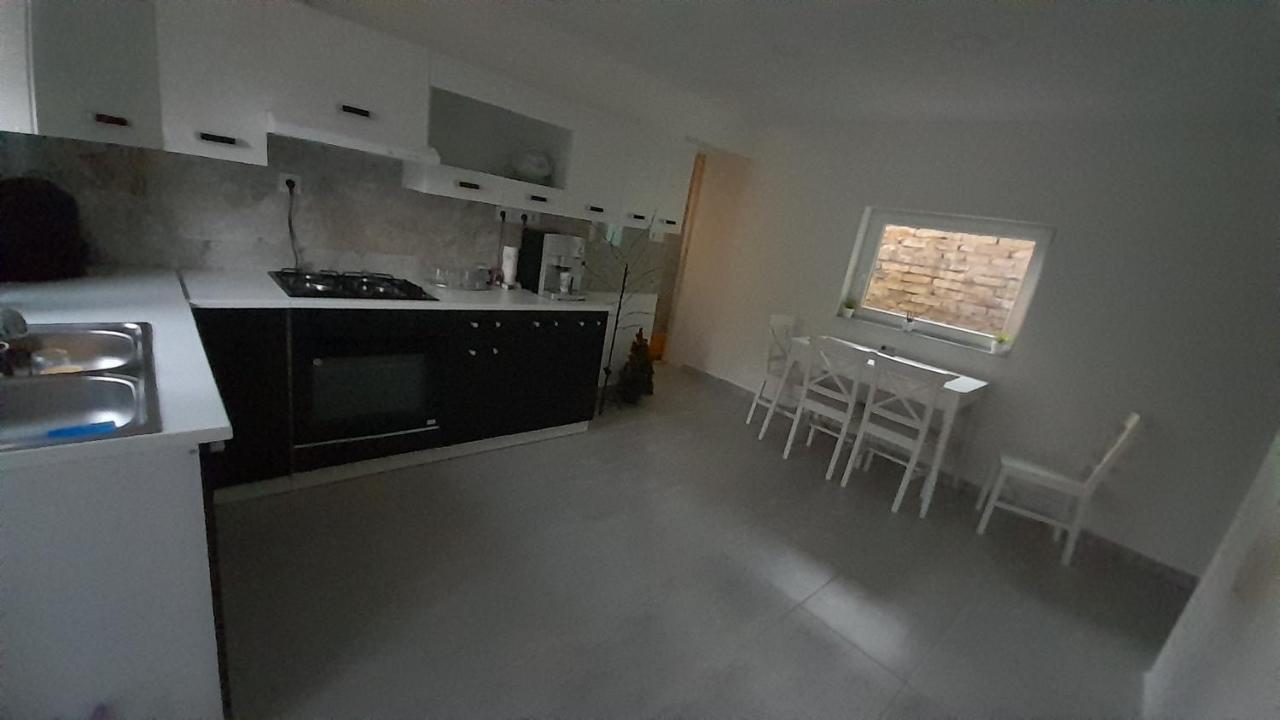 Horvath Apartman Apartment เคสเท ภายนอก รูปภาพ